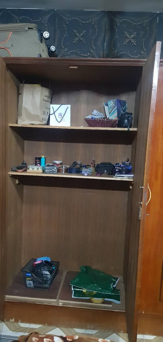 كنتور ٦ ابواب صاج مع جربايه سعر ٢٥٠ألف العنوان بغداد قرب علوة الرشيد هاتف ***********
