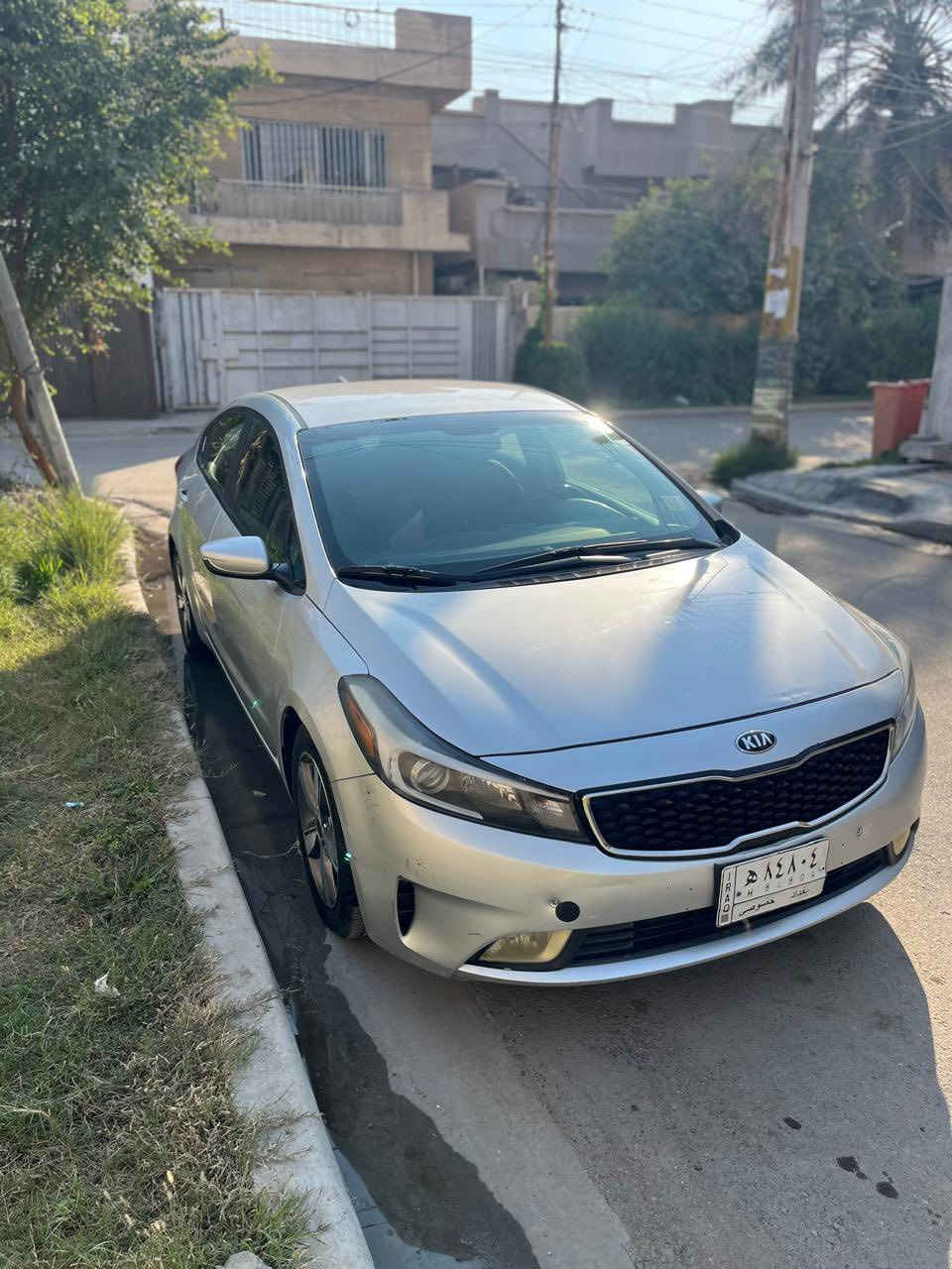 فورتي ٢٠١٨ وارد امريكي 
حادث  كما موضح بلصور  فقط بدون صبغ بدون اي تعمير  ماكو فقط ربع الجاملغ الامامي بعده نفس الوضع ماشيه 87

قابل للزياده السياره مواصفات s

شاشه جبيره 

مكينه ٢٠٠٠ دوش

وجاهزه متصرف ولا دينار عليها 

***********

الغزاليه .135 معروضه وبيها مجال
