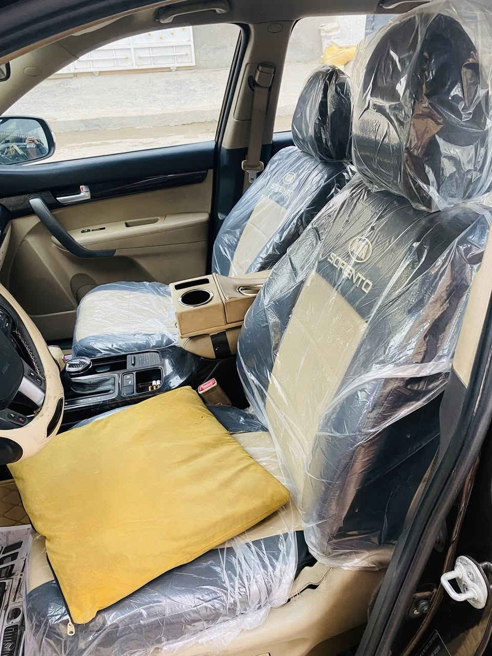 كيا سورنتو   2014  سياره 7راكب
محرك 3500/6
مقاعد جلد  
تبريد 3قطع
محرك كير خير من الله بلادي 
سياره وارد خليجي مكفوله كفاله عامه ماعده صفحه يمنه جراد قليل سونار موجود  
شاشه 
كأمره  
حساس امامي خلفي 
سياره صدر جديد 
تواير جدد 
سياره جاهزه من كلشي مال بيت
سياره ماشاءالله احلى من الصوره 
رقم بغداد انكليزي. تحويل ثاني يوم
“بغداد الدوره السعر ع تصال 
 هاتف ..***********
