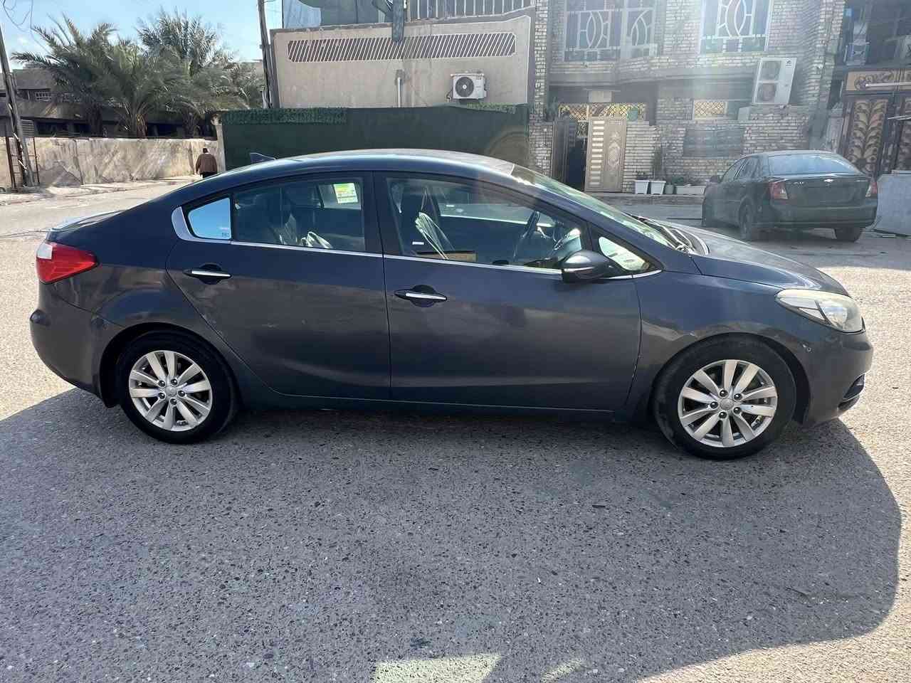 السلام عليكم ورحمة الله وبركاته
•كيا فورتي موديل 2016

•محرك 2000 GDI امريكي

•الرقم الأنگليزي ( رقم بغداد شبه مميز )  

•مري شفط

•كاميرا خلفية

• بلوتوث

• منفذين للجداحة + منفذ USB خارجي + AUX 

•تحكمات ستيرن

•كروز سرعة  

•نظام ايكو (ECO) تقليل صرف الوقود 

( السونار خاص واتساب )

مكان السيارة بغداد مدينة الصدر 

*********** 

السعر 110
