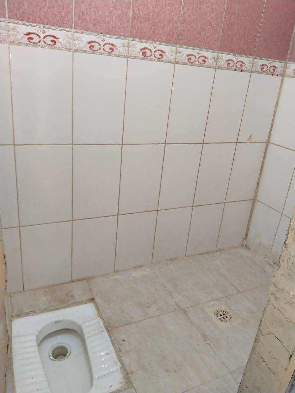 شقه الايجار 🏠 طابق ثاني معزوله  نضيفه مساحته ١٣٠متر 

يحتوي على 4غرف  نوم كنيدور  ومطبخ وصحيات وسطح جبير 

الموقع 🌏مصطفى راغب قريب على شارع الجبل  

الاستفسار الإتصال بالرقر  ‎07884 375 706متوفر واتساب
