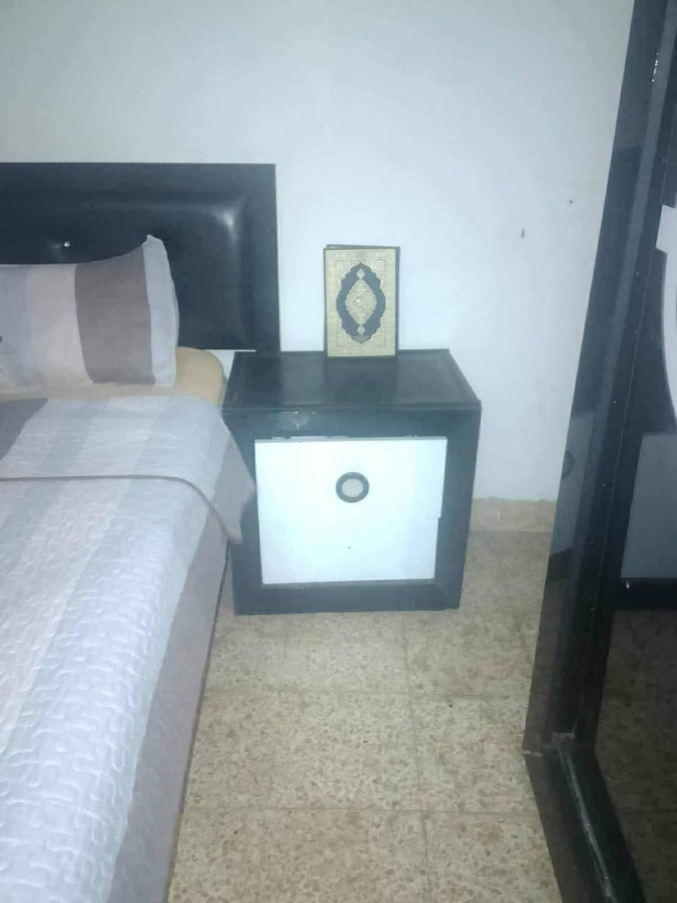 غرفة نوم تركي نظافتها وسط 
السعر 160 وبيها مجال 
عنوان الزنجيلي


**إذا كنت صاحب هذا الإعلان وتريد حذفه لأي سبب، رجاءا أرسل رسالة إلى الدعم الفني**