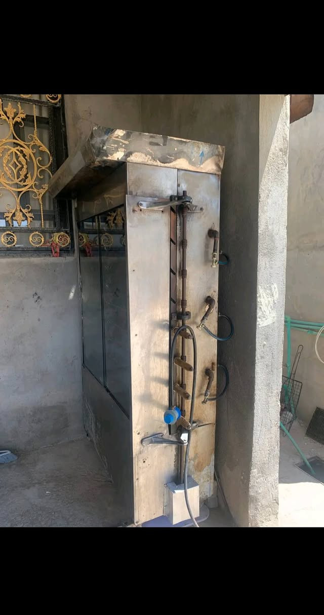 مساء الخير
مشوايه دجاج تشيل 40 دجاجه
صوندات مال غاز جدد ماطور شغال 
سعره 550 وبيها مجال للطيبين 
مكاني بصره ***********
