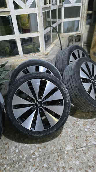 تخم ويل كب  نضيف حجم 18  وتايرات للبيع العنوان الديوانية الشامية الرقم ***********  السعر ٣٠٠
