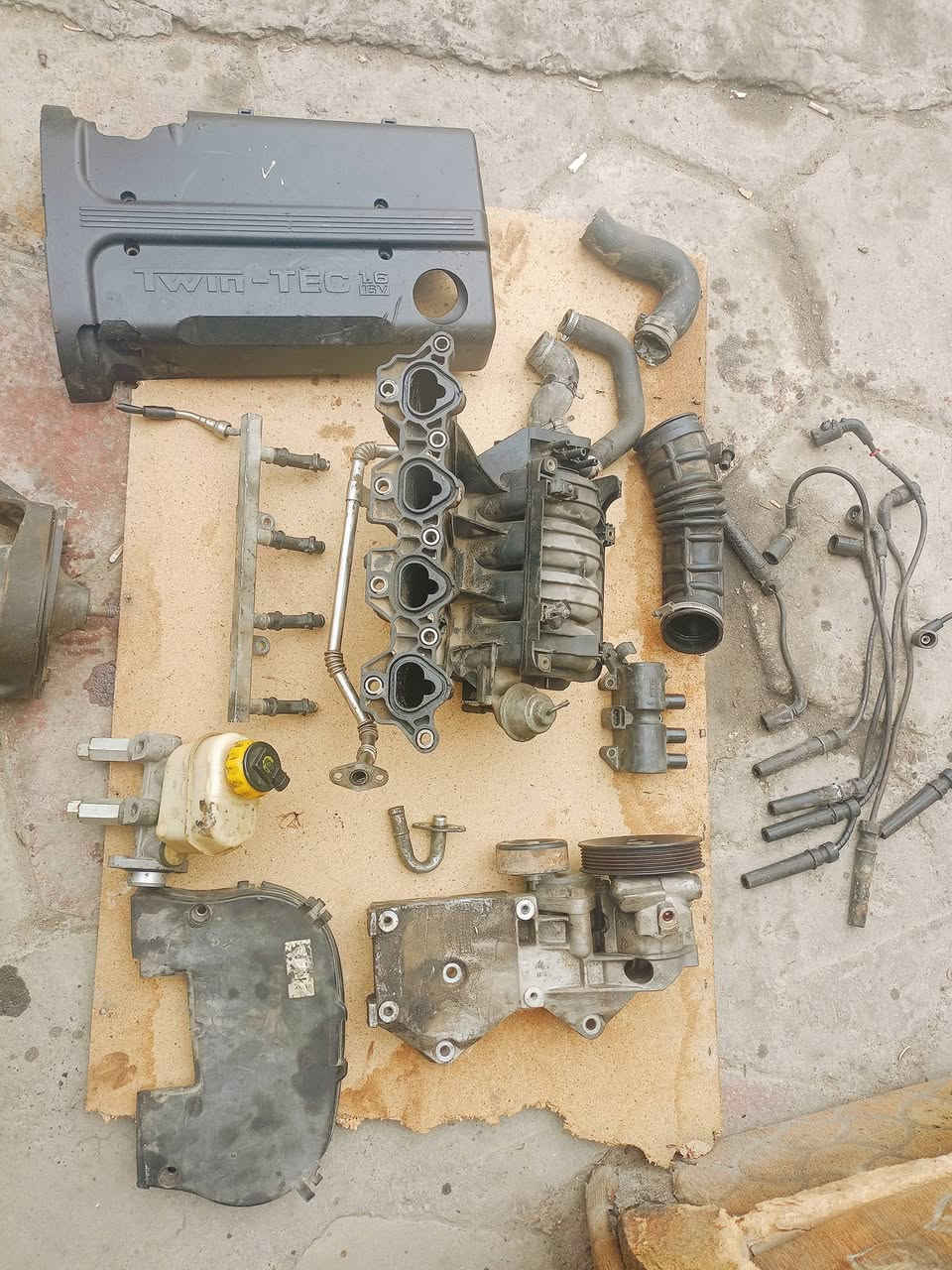 السلام عليكم غراض نظيفة يرهمن عالاوبترا او النوبرا شيفيدك منهن ابيعلك واذا كلهن ابيع ب 100 الف مكاني حي الجهاد 
***********
