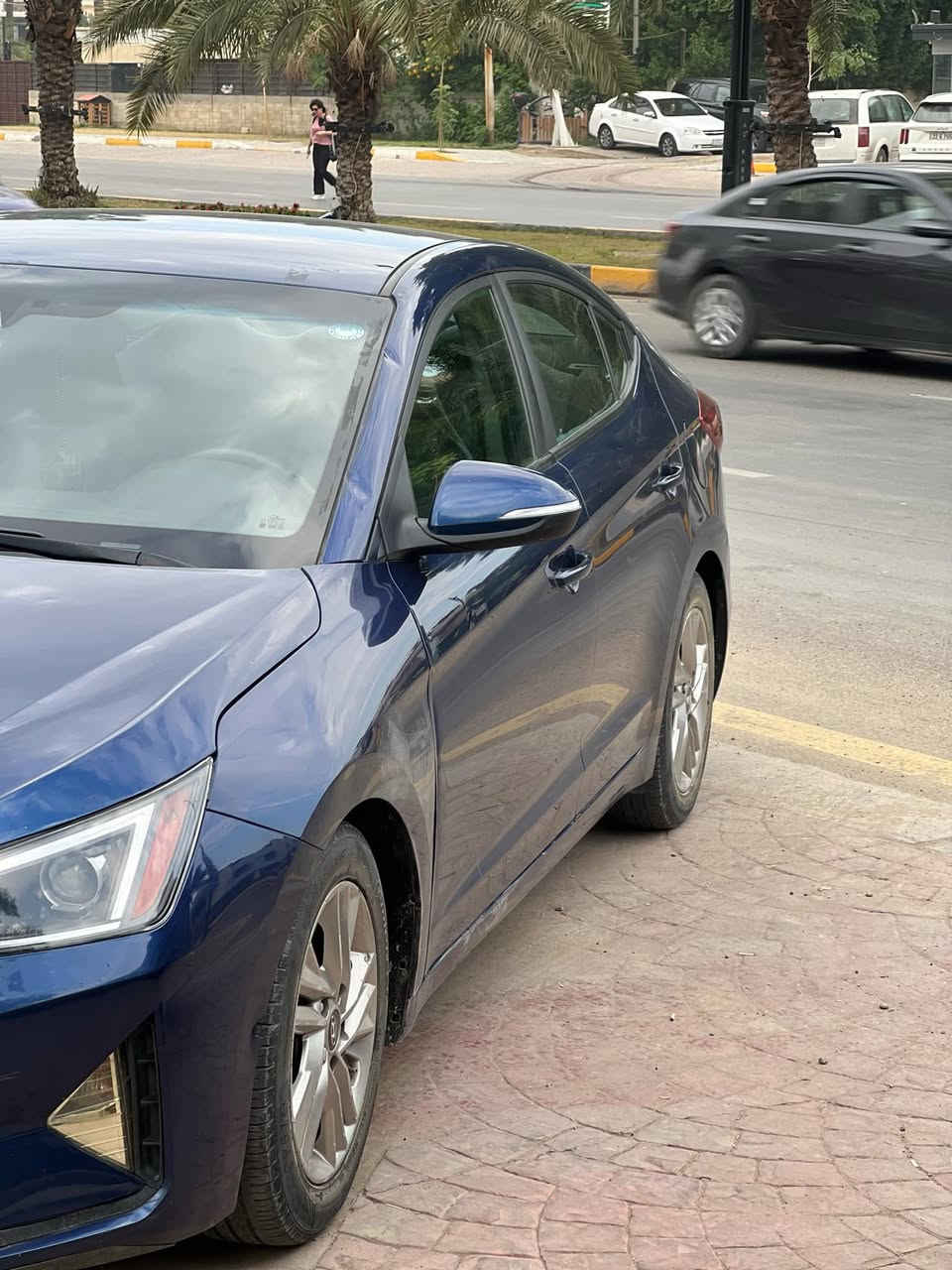 النترا ٢٠٢٠ السيارة باسمي السيارة حادثها جاملغ امامي جهة
السايق وربع البنيد و بلعراق انطخت قبق الجنطة انصبغ و 

الجاملغ الخلفي بارد مواصافت العاديه الكير اي تي مكينة ٢٠٠٠ دوش 

السعر ١٢٣$ وبيها مجال مكاني بغداد المشتل 

فيسبوك ممتواجد واتس اب او اتصل 

الرقم: ***********
