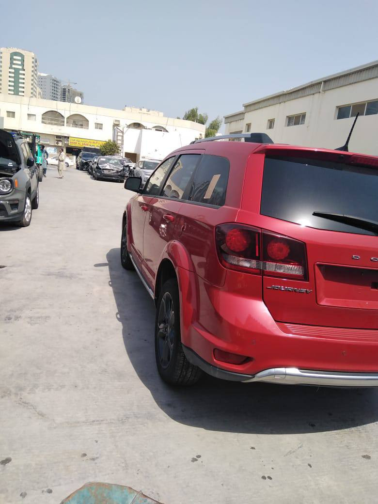 دوج جورني
موديل 2020
رقم كربلاء حره
المواصفات 
1-اللون احمر
2-فئة كروز رود
3-بصمة ابواب 
4-شاشه كبيره لمس
5-كامره خلفي دوار
6-حساس خلفي
7-فتحه بالقماره
8-تبريد مركزي ٣ قطع 
9- 7 راكب
10-كشنات جلد ومخمل
11-ويل كب كروم
12-مكينه 4 سلندر
13- ضررها تبديل باب والباب الاصلي موجوده ضربة الباب خفيفه
وتبديل جاملغ وتصليح البنيد شويه مضرر
14-السياره نظيفه
السعر150 وبيها مجال


**إذا كنت صاحب هذا الإعلان وتريد حذفه لأي سبب، رجاءا أرسل رسالة إلى الدعم الفني**