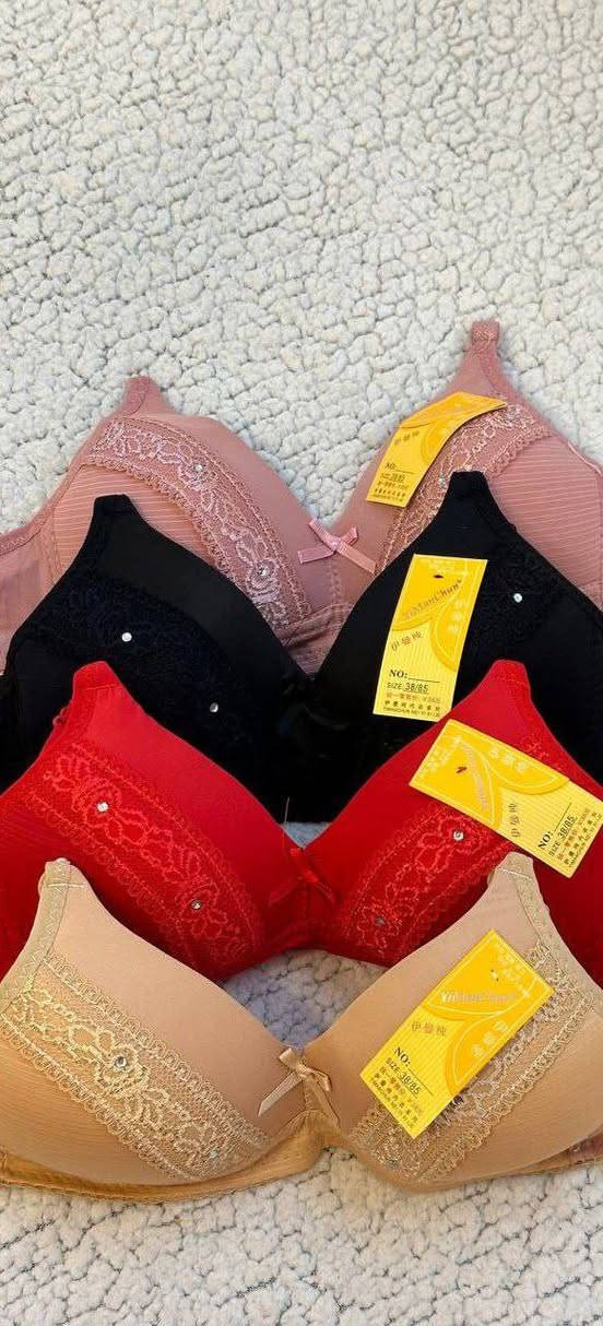 كل الألوان متوفرة 😍 🔥🔥.
افتحو الصور واستمتعو بالألوان.         والخامة تحححفة 😍
والقياس 38                      

 يوجد خدمة توصيل لجميع محافظات العراق 🚘


**إذا كنت صاحب هذا الإعلان وتريد حذفه لأي سبب، رجاءا أرسل رسالة إلى الدعم الفني**