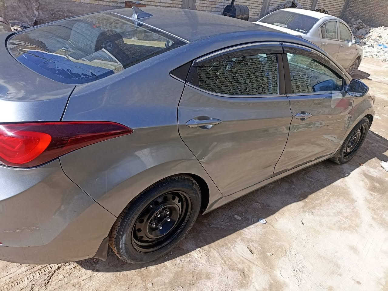 سلام عليكم النتره وارد امريكي مكينه دوش1600شرط جديده وكير جديد تبريد ثلج حداديه بيها مغازل كهربايات كولها شغاله السياره فول مواصفات داخل اسود غرفه كارتون شاشه كامره تحكم ستير جهتين فتحه سقف تخم تاير ويل عادي سنتر لوك بيبان وجنطه لايت زنون بلاجكتر زنون 
رقم مثنى بسم ابنيه من بغداد شرط المداور السياره مكفوله من العيب الشرعي بس كشر بي صبغ سعر 95مكانها كوفه ***********
