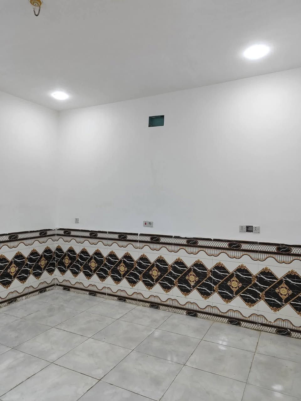 سلام عليكم بيت بسديناويه زراعي لمساحه 150 متر لبيت مرتب ونظيف بشارع صيدليه تفاح الاخضر رقم ***********
