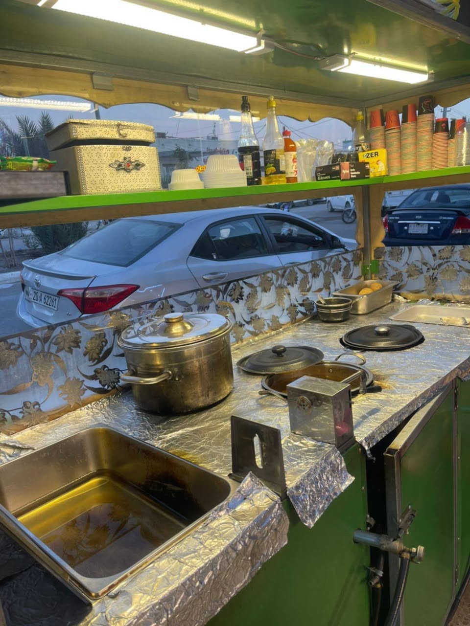 🔥 للبيع عربة مشروع جاهزة للشغل فوراً 🔥
عربة خشبية تصميم تراثي مميز وجذاب جداً للشارع ✨
شكلها ملفت وتناسب مشاريع:
كريب – وافل – ذرة – بطاطا – حلويات – قهوة وغيرها
✔ واجهة زجاج عرض
✔ إنارة LED جاهزة
✔ سهلة الحركة والتنقل
✔ جاهزة تشتغل من أول يوم بدون أي مصاريف إضافية


**إذا كنت صاحب هذا الإعلان وتريد حذفه لأي سبب، رجاءا أرسل رسالة إلى الدعم الفني**