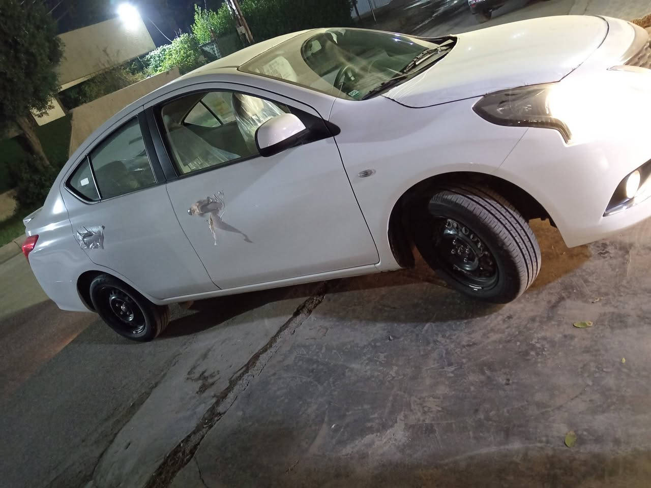 سلام عليكم سني هندي اخت الزيرو ماشية ٩٠٠ هندي ضمان السور شباك وعلامة جديد نحلة بليتة زركة رقم بغداد مكانها الغزالية الاتصال على الرقم ***********
