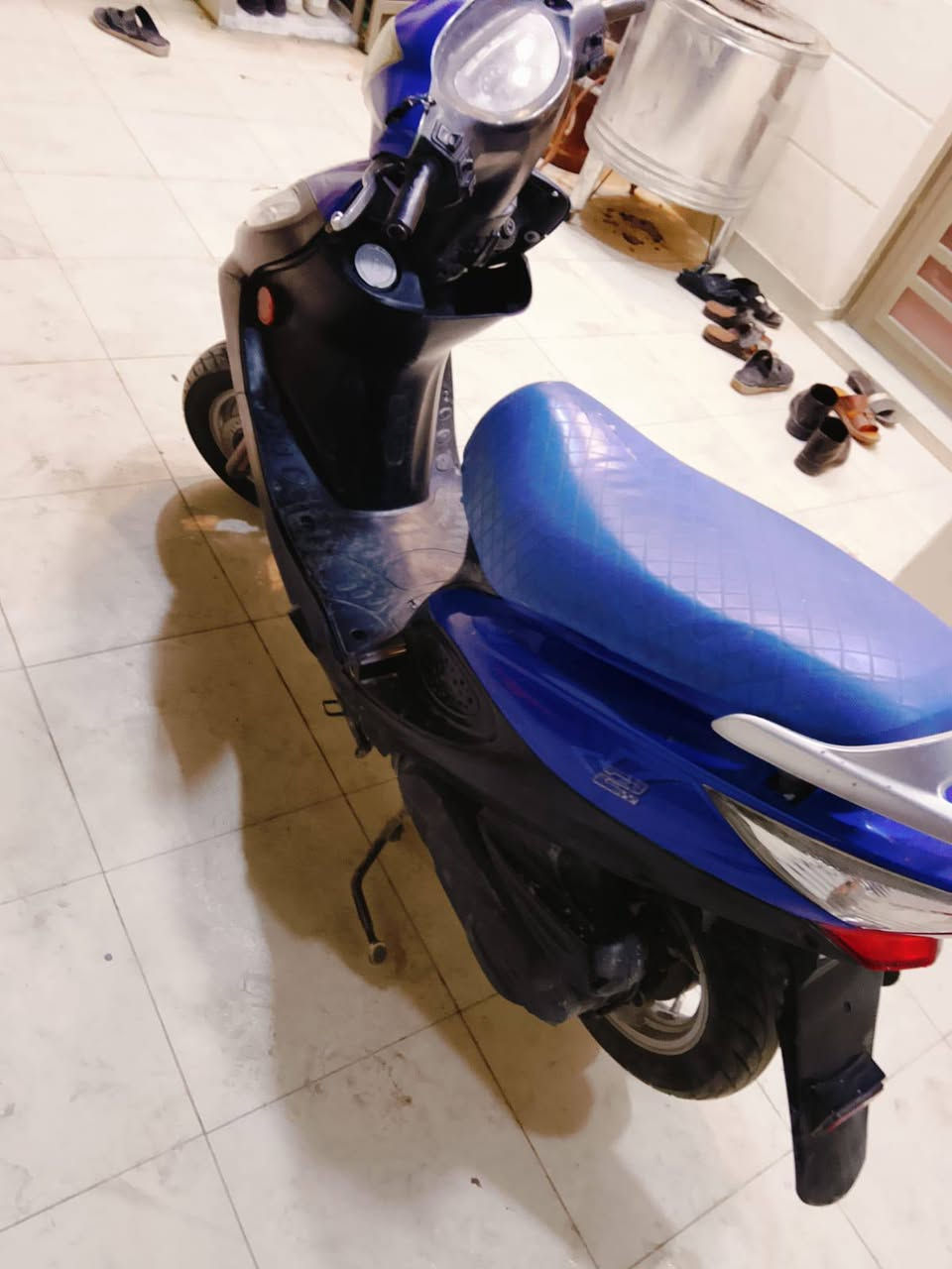 السلام عليكم دراجه نضيفه وجديده كو ما كامكو في 2 موديل 2012 دراجه كلش حلوه سابقا قايمه مجفته اغراض كلها الجديده السعر 450 الف المكان ذي قار قضاء الشطره رقم الهاتف ***********
