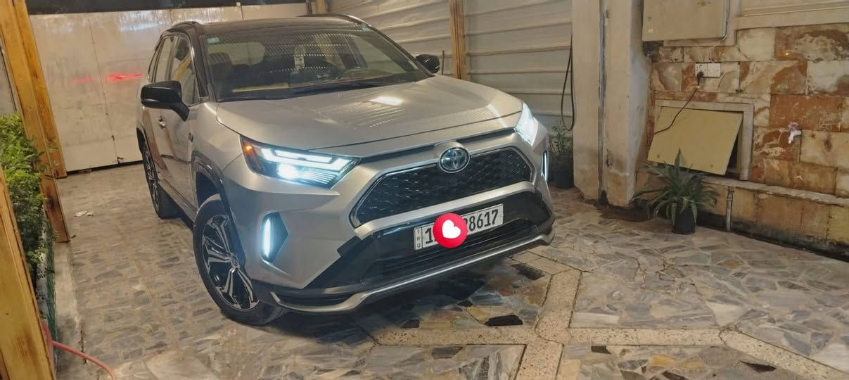 آلَسِلَآمً عٌلَيَکْمً
راف فور 
2022
xse توكلار برايم بلك-ان 
------------------------------------
وارد امريكي: كلين تايتل كفالة عامة حادثها بل صدر (البدنة وقاعدة البدنة) فقط (لغود شواصي ايرباكات) كلة كفالة وبشرط
------------------------------------
 مكينة cc2500 كفالة وبشرط من كل النواحي 
القدرة الحصانية (320)حصان 
وتجي بثلاث انضمة(كهرباء فقط-بانزين فقط-هايبرد) 
ونظام الكهرباء بي شحن منزلي ينطي من 55الى 60كيلو الشحنة الوحدة والشاحنة وية السيارة 
------------------------------------
مواصفات السيارة 
1-دخول ذكي 
2- فتحة سقف (سلايد روف) 
3-كشنات جلد حضن (لون اسود واحمر) 
4-كشنات كهرباء عدد 2
5-كشنات هيتر تدفئة 
6-شاشة امامية كبيرة 
7-كيجات وشاشة الكترونية لسرعة ونظام التنبيه
8-مثبت سرعة 
9-مانع انزلاق 
10-نظام AWD فور ويل 
11-رادارات جانبية 
12-هيتر تدفئة في الستيرن 
13-جنطة كهرباء 
14-جام اوتماتيك 
15-تبريد مناخ منفصل
16-لايت زنون عالي ناصي 
ومع لد LED 
وبعد هواي هواي مواصفات 
-----------------------------------
السيارة ماشية 60مايل وعلى ايدي بشرط وادامة كاملة عليها 
والسيارة مسويلها عازل حرارة وصوت سعرة 10ورقات 
-----------------------------------
السيارة رقم بغداد انكليزي بسمي شخصيا وتحويل ثاني يوم هزة جديدة وسنوية 2029
-----------------------------------
السيارة كل تفاصيلها موجودة ومذكورة 
-------------
مكان السيارة بغداد الكرخ 
***********
***********
فقط الكورك بي واتساب
