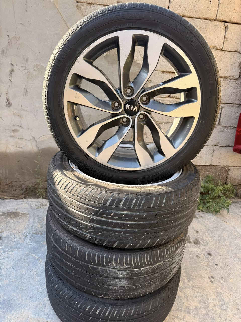 السلام عليكم تخم ويل ١٨ كوريات اصل من تجاري لاتصليح ولاعواج مكفولات مع تخم  تاير انتاج سنة٢٠٢٥ نضافه ٨٠بال١٠٠ مكاني حله شوملي 
***********
السعر ٣٥٠
