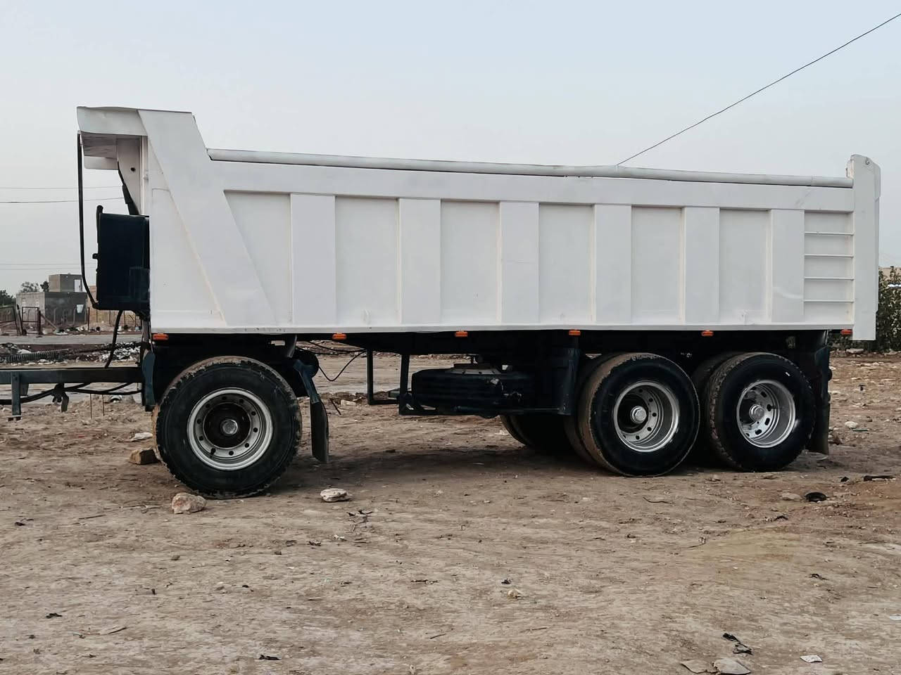 مقطورة لبيع***********
