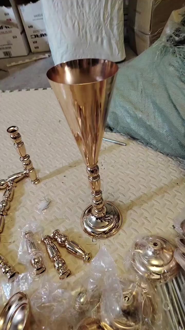 فازات ملكي عدد 10 قطع
اول تم 20 وبلعافيه


**إذا كنت صاحب هذا الإعلان وتريد حذفه لأي سبب، رجاءا أرسل رسالة إلى الدعم الفني**