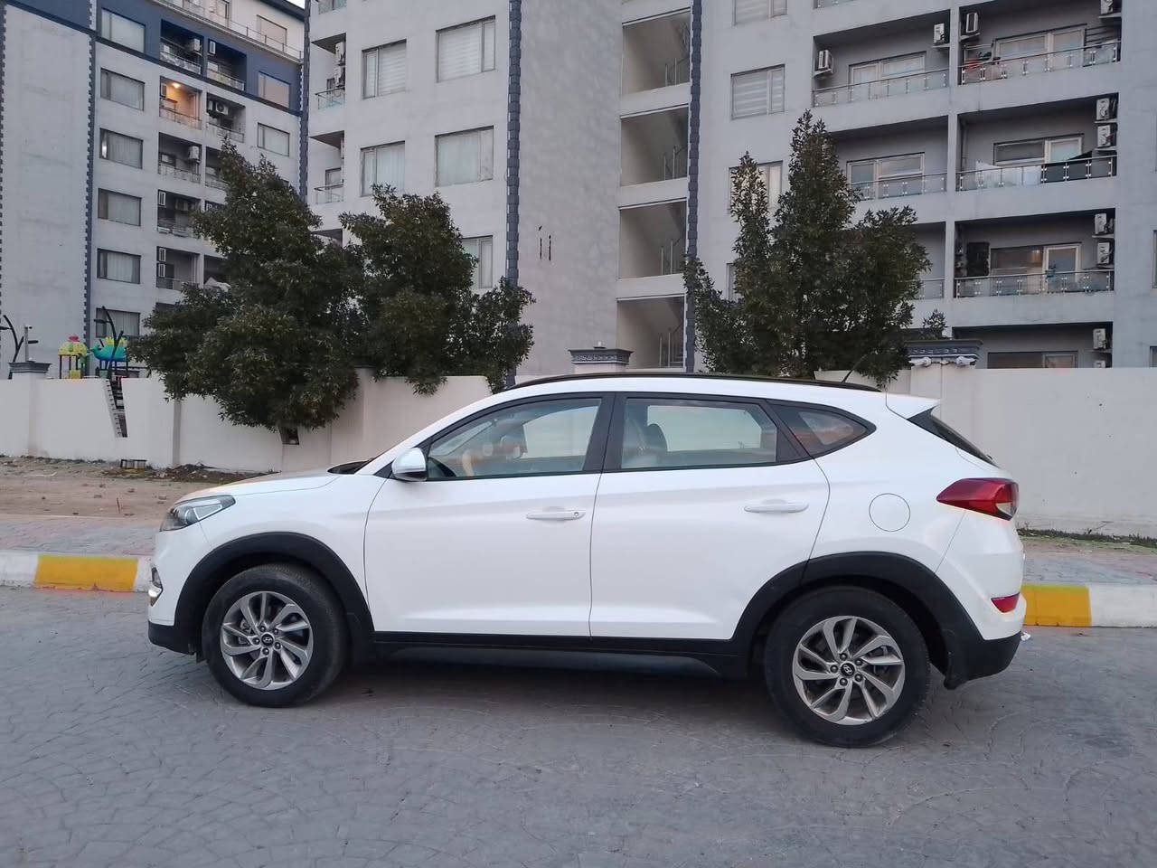 السلام عليكم
عندي توسان 16شكل ال18خليجي رقم بغداد مكفوله من الصبغ والتبديل 
مكينه دوش 2000 
فول مواصفات 
بنوراما 
كرسي كهرباء 
مري شفط 
اشاير بالمري 
كاميرا 
تبريد قطعتين 
داخل بيجي واسود 
السياره جديده 
مكاني بغداد 
السعر 168
الاتصال ع الرقم 
***********
وااتساب ***********
