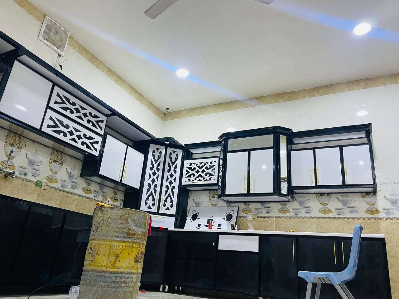 معمل عادل حميد 
لعمل الكاونترات بل نقد والاقساط 
ابواب شبابيك pvc🚪🪟

عادل ***********
