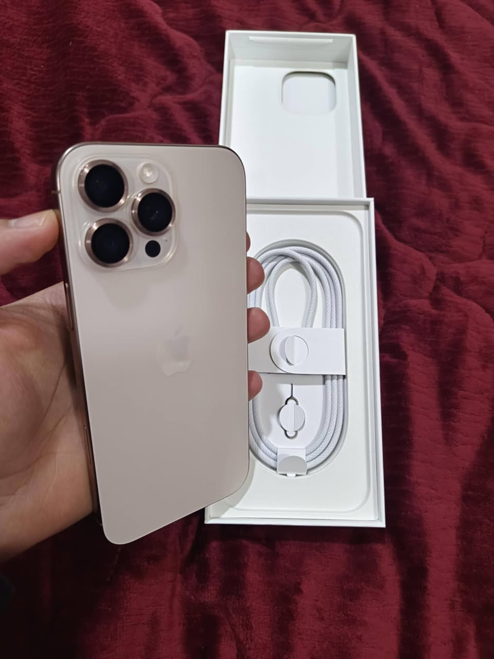 سلام عليكم ورحمه الله
16 برو ماكس دبل خط ZA بطاريه 96
ذاكره 256 لون صحراوي دزرت غراضه كامله 
نضافه 100 شخط مابي ابد مكفول من كلشي 
للبيع او مراوس ويا 17 برو ماكس وانطي فرق
مكاني بغداد كرخ السعر 1350 وبي مجال بسيط 
***********
