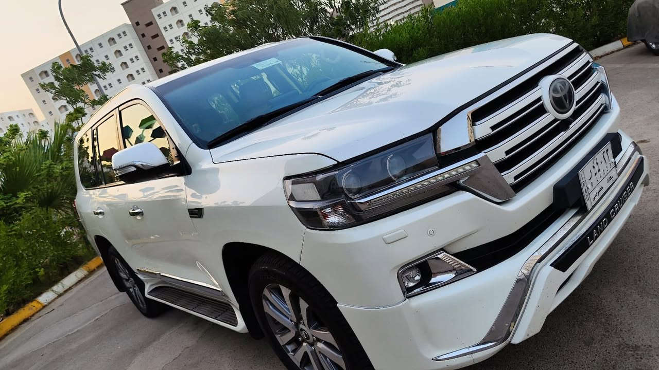 للبيع
لاندكروز موديل 2017
وأيد دديشن 
بسمي تحويل ثاني يوم بيها الجاملخ الأيمن مبدل 
فول مواصفات 1/1
حساس امامي
حساس خلفي
بصمه تشغل
بصمه اوبواب
فتحه سلايت
كشنات جلد اصلي
كشن كهرباء اتلاث حركات
محرك 6 سلندر
تشغيل عن بعد
8 ايرباك 
زراكات لايت 
مري شفط و قلاب 
مثبت سرعه 
سبعه راكب 
ثلاث قطع تبريد 
تحكمات ستيرن كامله 
كامرة دوارة
مطفايه حريق 
وباقي مواصفات معروفه. 
 شرط الفحص سعر السياره (490 ورقه وبيها مجال مكاني بغداد بسماية
اللاستفسار على رقم ***********
