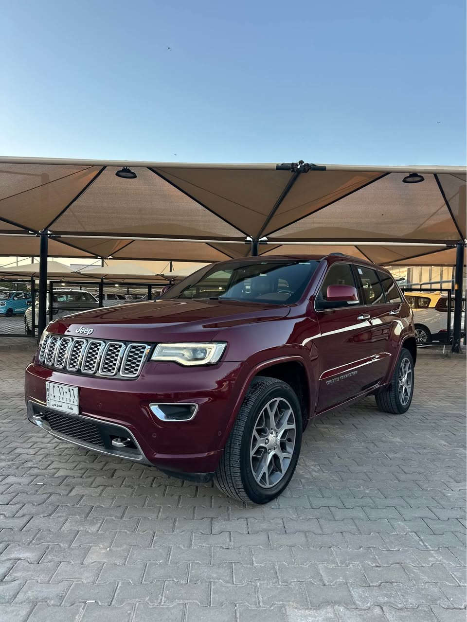 جيب اوفر لاند : 2020 خليجي 
فول 1/1  
المحرك : V6.  3.6L فول فول 1/1
ماشية 114 كيلو متر
رقم بغداد  تحويل ثاني يوم 

المواصفات :
* دفع رباعي 4x4 . *
* سقف بانوراما . 
* شاشه كبيرة 
* نظام الخرائط (GPS) .
* نظام التعليق هوائي (جكات) . 
* ستيرن كهربائي . 
* المصابيح الأمامية زنون .
* كشافات الضباب زنون .     
* تشغيل عن بعد .
* صندوق كهربائي 
* المقاعد الأمامية كهربائية 
* حساسات أمامية
* حساسات خلفية 
* كاميرا خلفية 
* المرايا الجانبية قابلة للطي .
* مرايا متحسسه للضوء العالي . 
* مقود السائق من الخشب . 
* بلوتوث تلفون . 
* محدد سرعة . 
* نظام التشغيل والاطفاء الاوتوماتيكي ( Auto Start System ) .

العنوان كربلاء السعر 31 الف
للاستفسار اتصال 📞
*********** كربلاء, العراق
