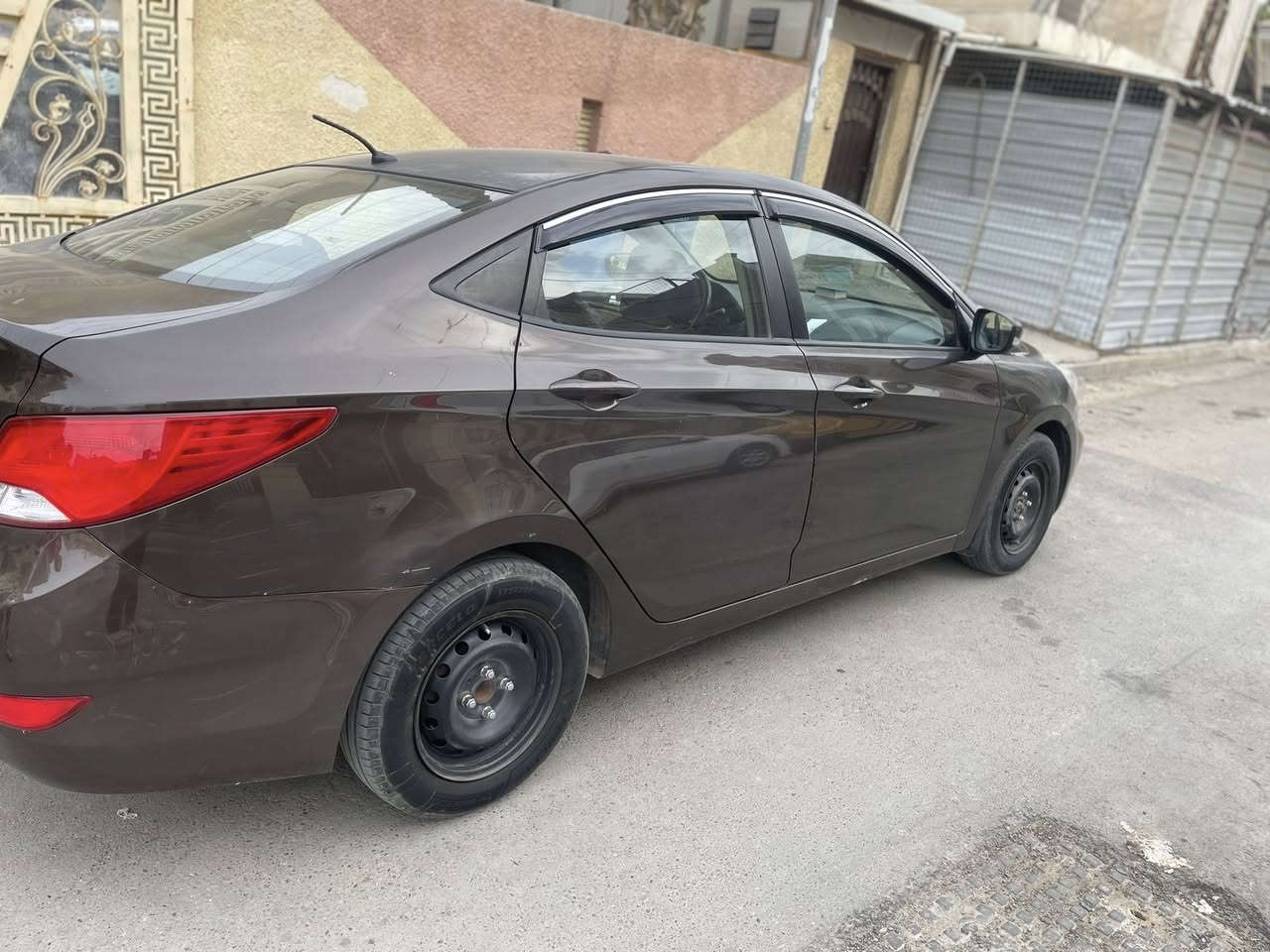 السلام عليكم اكسنت للبيع خليجي 2016مكينه 1600 اربع نمر قطرتين  حادثهه  موضح بصوره والسياره هسه جاهزه  السياره شاشه كامره خلفيه اشاير  مري  كاعيه جلد السعر 88 وبيهه مجال المكان بغداد السيديه ***********
