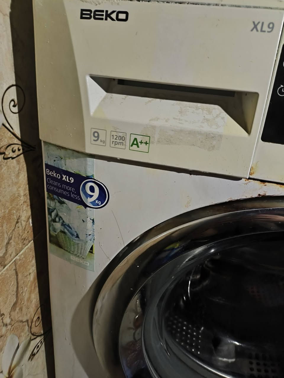 غساله للبيع نظيفه السعر 300 اي شي مابيها ثلاجه 18قدم للبيع السعر 175خير من الله غراض مال بيت مكان دوانم شارع بغداد ***********
