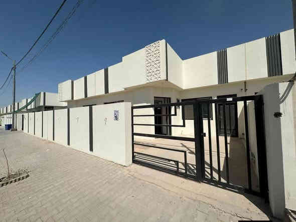 ✓ ♕ ↓ دولة الرفاهية الابداع والفخامة ↓ ♕ ✓

((↓♕ مـجـمـع الـنـخـيـل وجهتك الأمثل للحياة الراقيـة ♕↓ ))

(( دار للـبيع في مـجـمـع الـنـخـيـل السكـنـي ))

*النجف الأشرف، العراق 🇮🇶

- مساحة 200متر مربع، طابق¹
- شارع 12 خلف الحديقه 
- تفاصيل الدار الطابق الارضي 
- غرفتين صالة ومطبـخ استقبال 
- حديقة وكراج سـيـارة 
ـ مشمول مصرف عقاري
ـ قرض المصرف 85 مليون 
ـ جاهز للسكن تسليم مباشر 
______________________________‌
- موقع متميز في المرحلة الاولى بلوك 17 وجه كربلاء 

*السعر : الكلي 142 مليون / الواصل 46 ونص مليون 

(( يباع بتطلوعة مناسبة ))

* الأقساط الشهرية : 500 ألف 

*للاستفسار:*

- *********** (( واتساب ))
