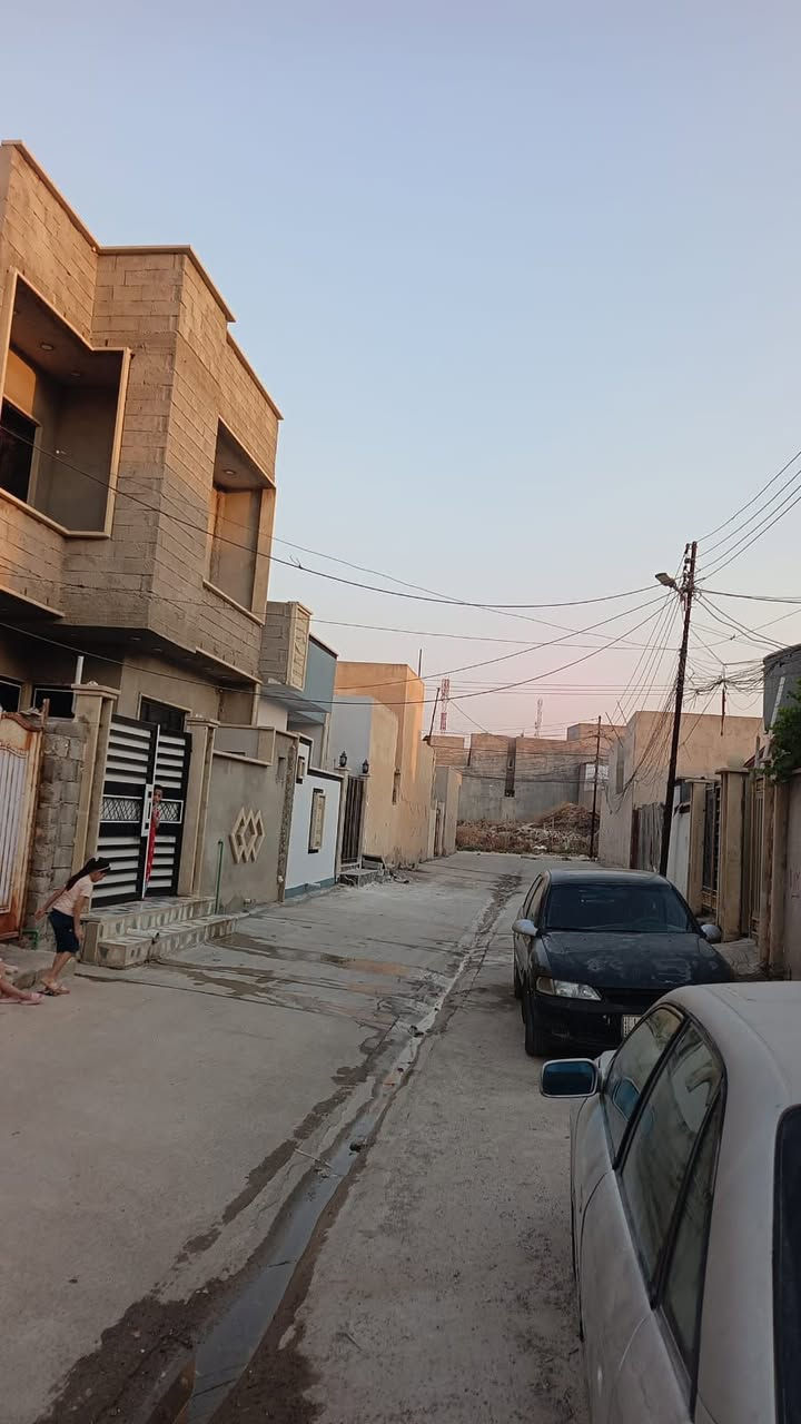🔹دار للبيع  في القوسيات  حي الزيتون  🔹
- الموقع : حي الزيتون قرب جامع جبل احد 
- مساحة الدار : 260 متر واجهة 13 متر العمق 20 

🏠 تفاصيل الدار :- 
الطابق الاول  : غرفة نوم عدد 2 ، هول، مطبخ ، استقبال، صحيات ، كراج
الطابق الثاني :  غرفه نوم عدد 4 ،، وهول ، وصحيات ، وبيتونة ، ومشتملات 
_______________________________________________
للاستفسار:- 
*********** _ واتساب 

مكتب  عطاء الخير  لتجارة العقارات والمقاولات العامه نستقبل جميع العروض العقارية
