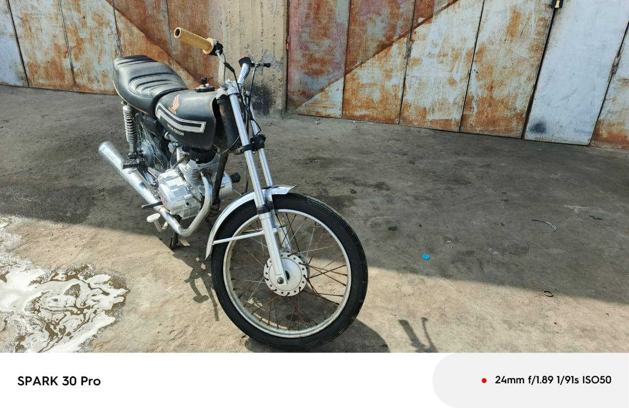 السلام عليكم دراجه ايرانيه للبيع السعر 500 دراجه جديده اصبانه ما محطوطه عليه مكاني بصره الزبير***********
