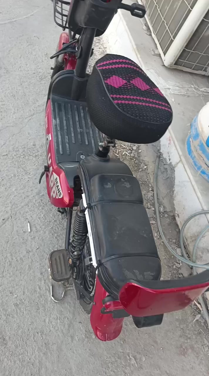 سلام عليكم دراجه شحن حجم 14 سعر 🔥🔥🔥وبي مجال مماشي باسكل زيرو ***********
