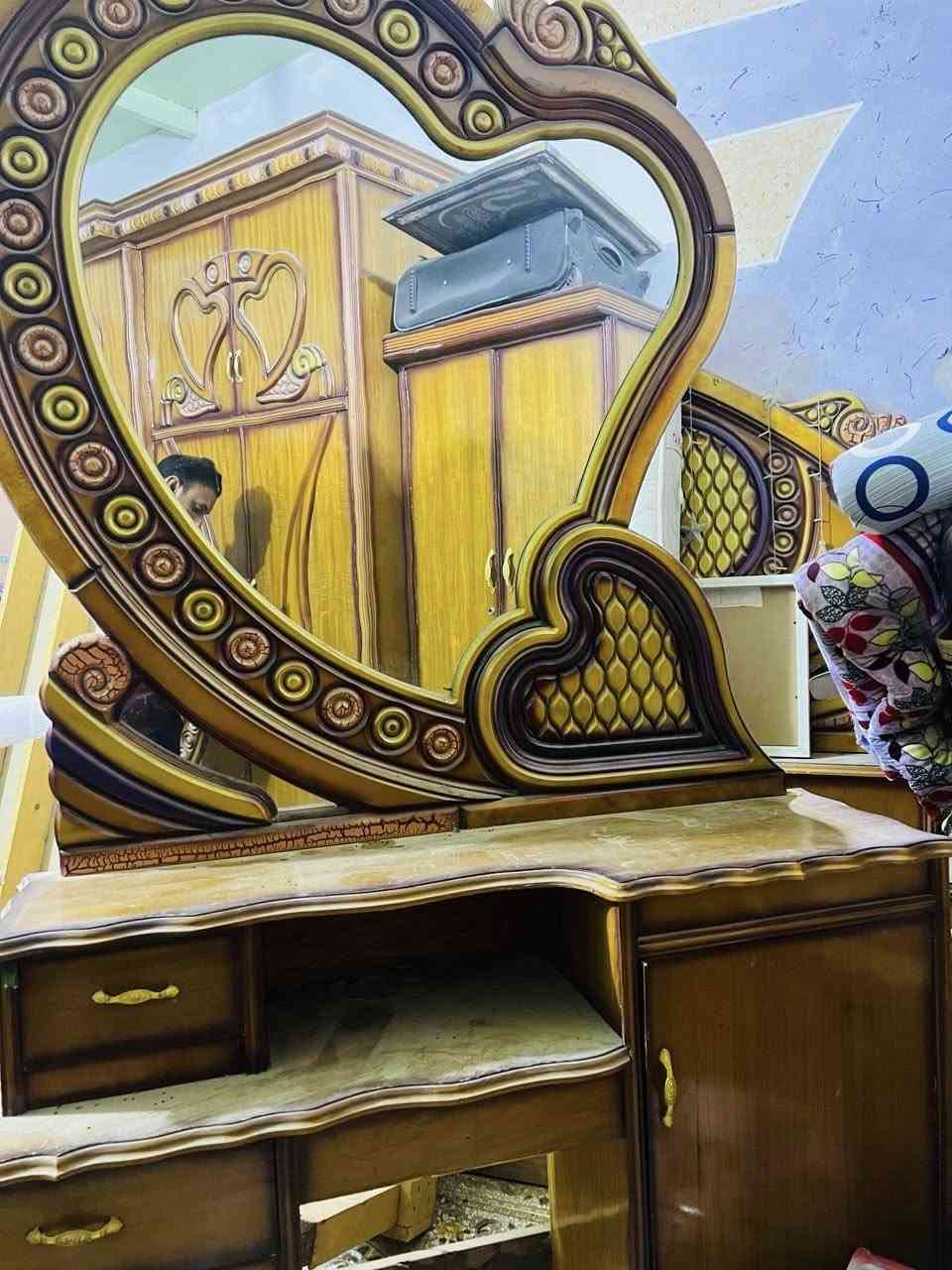 السلام عليكم متاح غرفه نوم كامله صاج نوعيه الإيطالي
صاج درجه أولى أخت الجديده 
كما موضح بصور  
للتواصل خاص او ***********
