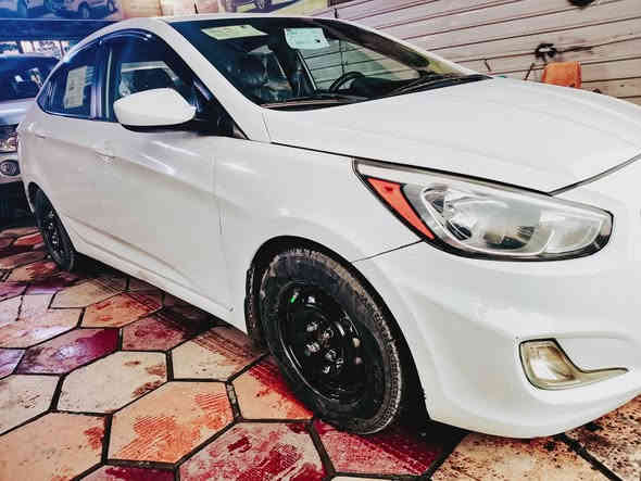 .السلام عليكم
اكسنت موديل 16
خليجي سياره 
سونار موجود بل منشور 
محرك 1600
شاش 
كامري خلفي 
كير محرك تبريد مكينه كفاله عامه بلادي 
تخم تاير شواصي مكفولات بلادي 
دوخل نظيفه سياره حلو معنا الكمله بل عافيه ياخذها 
رقم بغداد نكليزي سنويا جديد هزه جديد
تحويل ثاني يوم 
سعار سياره 94بي مجال حك جيتك شي بسيط 
العنوان بغداد الحبيبيه نتصل تدلل 
***********
