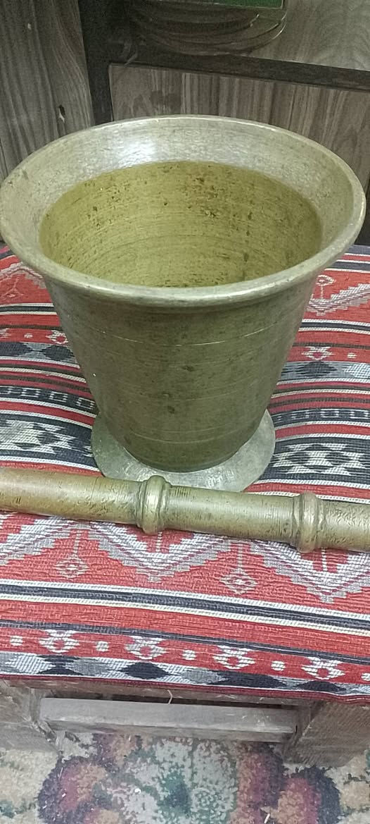 هاون موصللي قديم 
مخطط إرتفاع 18.75 سم تقريبا 19 الا ربع واليده 29 سم وزن 5300
نظافة 100%


**إذا كنت صاحب هذا الإعلان وتريد حذفه لأي سبب، رجاءا أرسل رسالة إلى الدعم الفني**