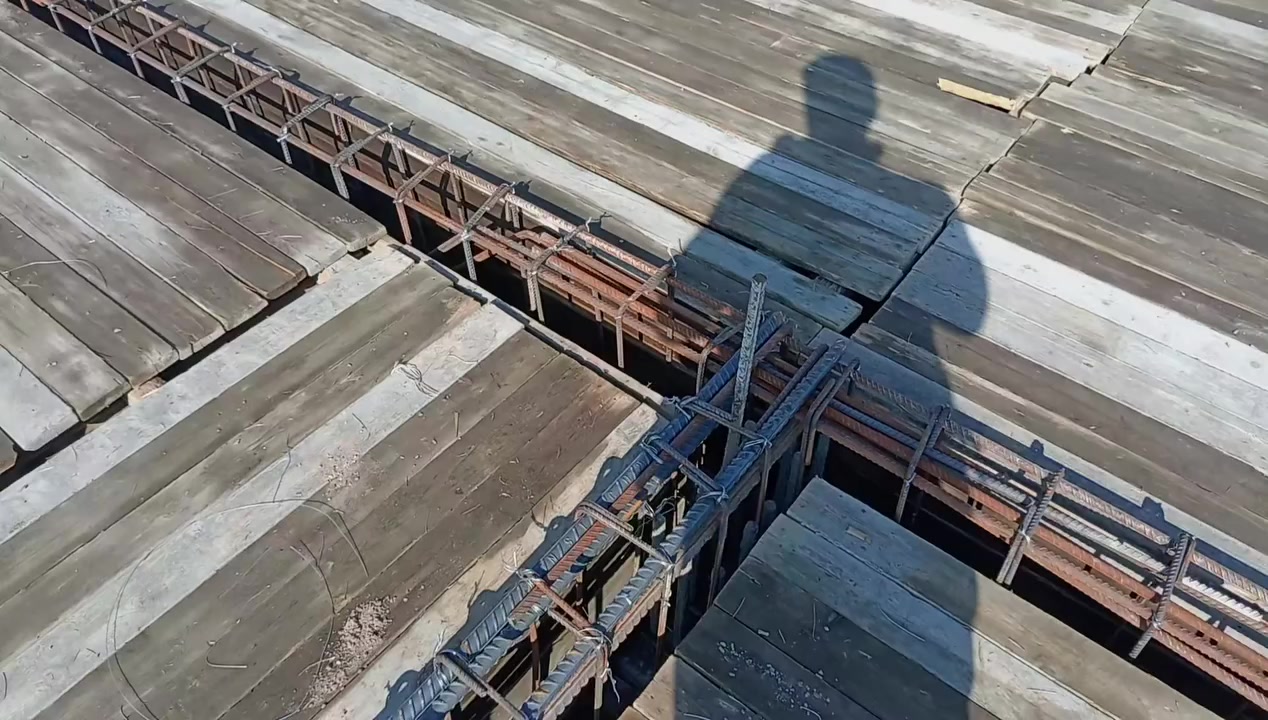 سلام عليكم يوجد كادر نجارين وحدادين أهالي الناصريه عمل خارج وداخل المحافظة ختصاص مدارس ودوار حكوميه اليحب يتواصل وياي علا هاذ الرقم ***********
