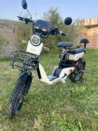 للبيع دراجه شحن عوزها بطاريه دراجه جديده 07831940021