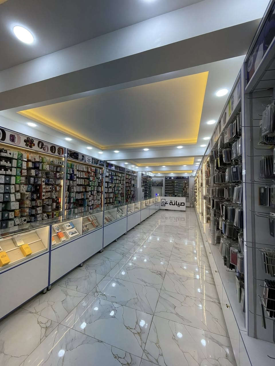 يعلن مركز القادسية للموبايل للبيع وذلك للانتقال إلى موقع آخر 
للبيع بجميع محتوياته او فقط 
ديكور المركز باكمله 
سبالات عدد 2 كنتوري 
وجام خانه 
والكاميرات  
وأجهزه الصيانه 
ومزود بنظام كهربائي عالي الجوده 
وشاشات بلازما 
ملاحظة يحتوي المركز على ثلاث طوابق 
مكان الموقع القادسية مقابل مول سامراء 
للاستفسار الاتصال 
***********
