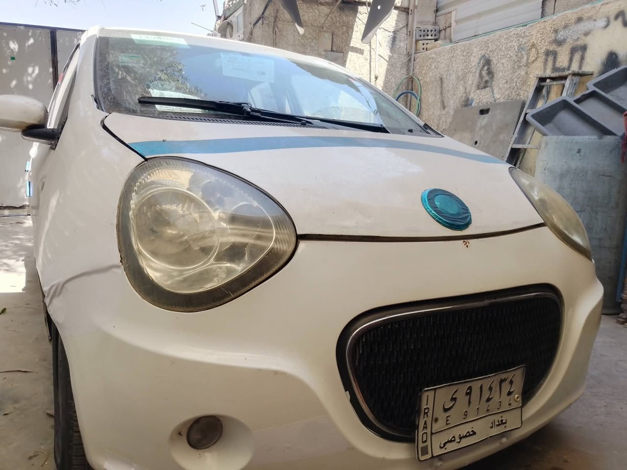 السلام عليك بأنه موديل 2013 مال مصرف سياره تخم تااير جديد حداده خلفي أمامي جديد كهربائياتهة كلهة شغاله بيبان تتقفل سنتر لوك سياره مكفوله من لضربه ولكص مابيهة صبغ بس قطعه وحده سياره مال جناي الف عافيه لتصير من نصيبه سعرهة مناسب السعر 25 وبيهة مال عنواني بغداد التصال ***********
