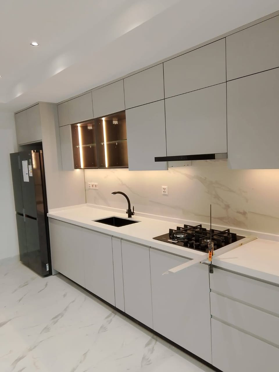 النجاره كلمه يراها الجميع حرفه او مهنه عاديه لاكنها 
اصل وفصل كشجره تحتوي على عدت عوامل للعيش كا 
جذور والثمار والاغصان والاوراق منها من يعمل على غصن ومنها على ورق ومنها على ثمار لاكننا الوحيدين نعمل على جميع اجزاء الشجره من كل نواحيها وانواعها 
نعمل على ان نجمع الشجره من جديد بعد دخولها الى معامل نشاره لكي تثرم وبعدها تكبس وتصبغ لكي تخرج طبقا ونقوم بفصال طبقا وتحويلها الى جمال الذي تراه امامك ماعليك سوا ارسال رساله نصيه والباقي علينا 
#ابوجودالسيد*********** 
#الجميع
