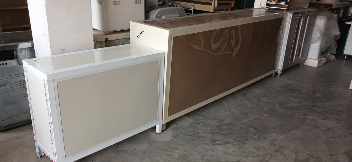 باترينات محل قياس مترين ونص وقياس متر / العنوان بيجي شارع المصرف مقابل مدرسة الفضيله للبنات / للاستفسار /*********** /***********
