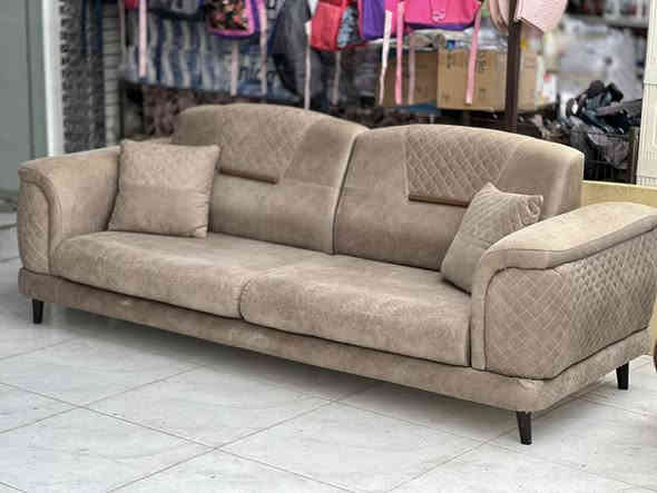 تخم تركي  (تكمه ) كلش نضيف    متكون من 10مقاعد 3+3+2+1+1 نضام السرير  سلايت   
  مقعد طبيّ سوفت امريكي بوليستر هيكل  بل كامل خشب زان   قماش شامواه وتر بروف  عنوانه اربيل زانكو99 قرب مطعم كص سنگر يوجد توصيل ل بغداد ولباقي المحافظات   *********** واتساب فقط علي
