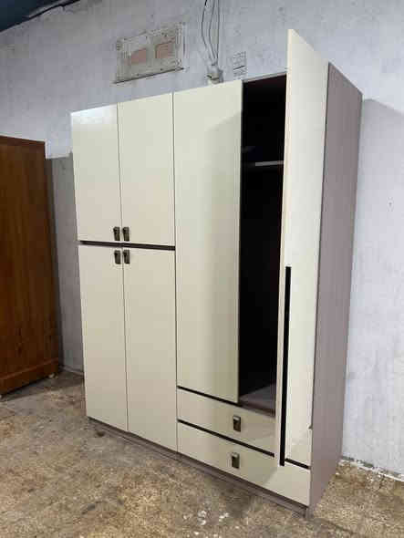 كنتور تركي للبيع✨✨⭕️
4 باب 🚪استعمال شي قليل حيل نظيف لون كريمي 
للاستفسار الاتصال على الارقام 
اسيا 📞(***********)
كورك📞  (***********)
عنواننا 
الحدباء معرض ابو حسون قرب مرطبات البحرين❄️⭕️⭕️
