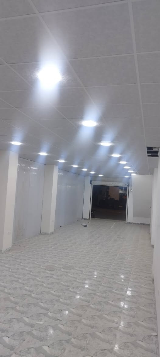 محل للايجار مساحه 100  متر
فول مواصفات 
باب كهربائي 
فول كاشي
سقف ثانوي 
نضام دكت تبريد مركزي 
صحيات كامل 
تواصل واتساب 
*********** واتساب
العنوان كركوك دوميز 55 شارع الخدمي قرب جمعيه شارع العام مقابل دور السكك
السعر 350 الف
