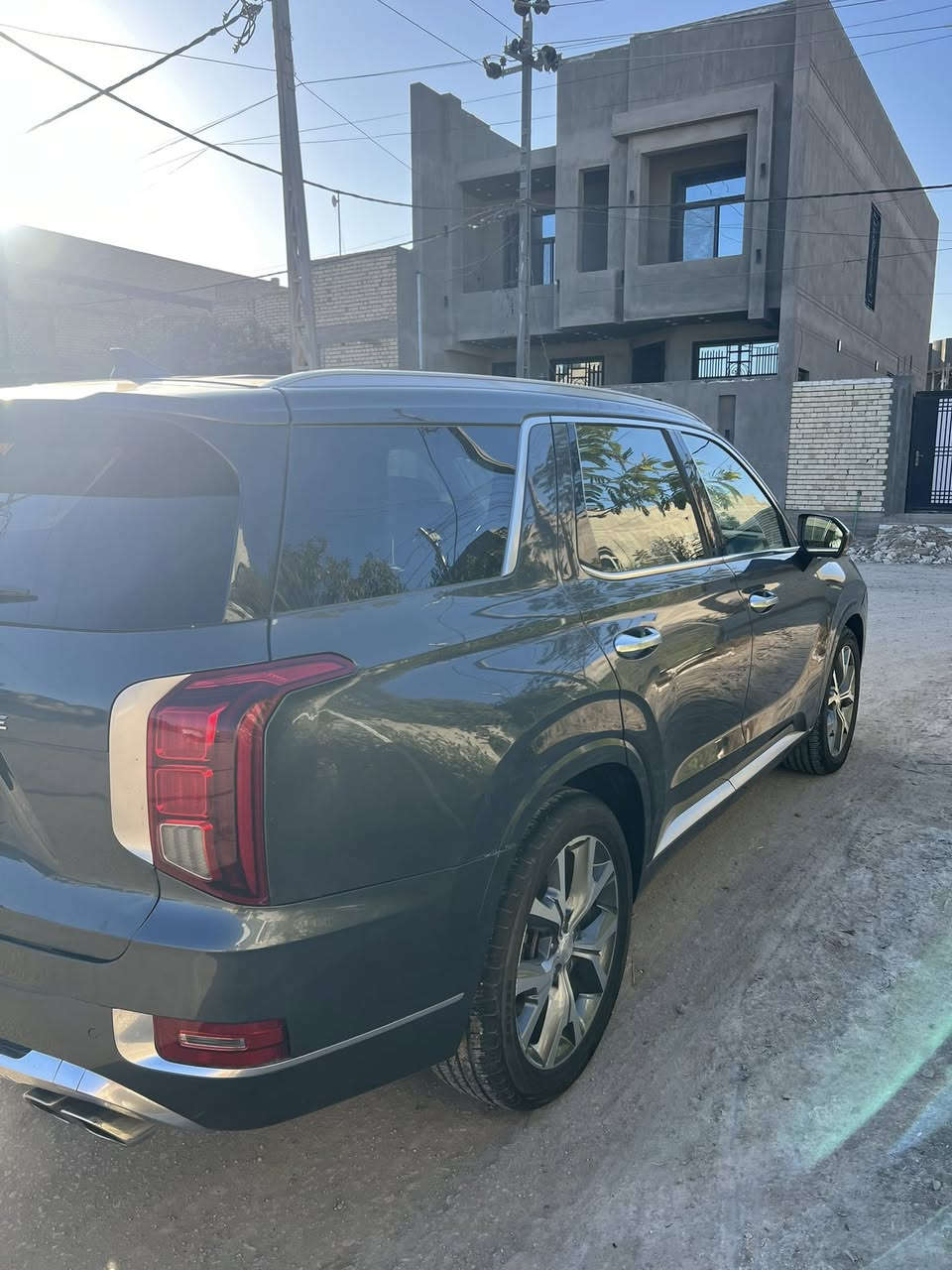 السلام عليكم 
🔴بلسايد كالكرافي للبيع 🔴
موديل ٢٠٢١
المحرك : 3.8L V6
اللون : فيلي 
ماشيه : 79
المواصفات : 
فتحتين سقف 
بصمة تشغيل + بصمة ابواب + تشغيل عن بعد
رادارات اماميه + خلفيه + جانبيه 
حساسات اماميه + خلفيه
5 كامرات 360 درجه 
كشنات اماميه خزن ميموري + مساج 
كشنات اماميه خلفيه تدفئه + تبريد 
كشنات جلد 
كشنات جميعها كهرباء+الصف الثالث صعود ونزول كهربائي
كشنات vip منفصل 
دشبول اضاءة محيطيه متعددة الالوان 
بردات جانبيه 
تبريد مركزي + منفصل التحكم 
تحكم ستيرن + شفتات ستيرن + تدفئه ستيرن 
مري هيتر + تعتيم 
ويل كب 20
صندوق كهرباء شفط + 4وضعيات فتح صندوق
5 وضعيات قياده 
اوتو هولد + نقطه عمياء + اوتو بريك 
سايد بريك بصمه + مثبت سرعه + تحديد مسار 
شحن لاسلكي + شاشة كبير + carplay 
وبعد بيها هواي مواصفات 
السيارة موجودة بابل المسيب 
السعر265 رقم بغداد بإسمي
السيارة حادثها فقط بنيد  وبيها بارد بين جاملغ الامامي وباب السايق 
السيارة على أيدي نظيفة ومابيها اي نقص  
للإستفسار التواصل على خاص
او الاتصال   ***********
