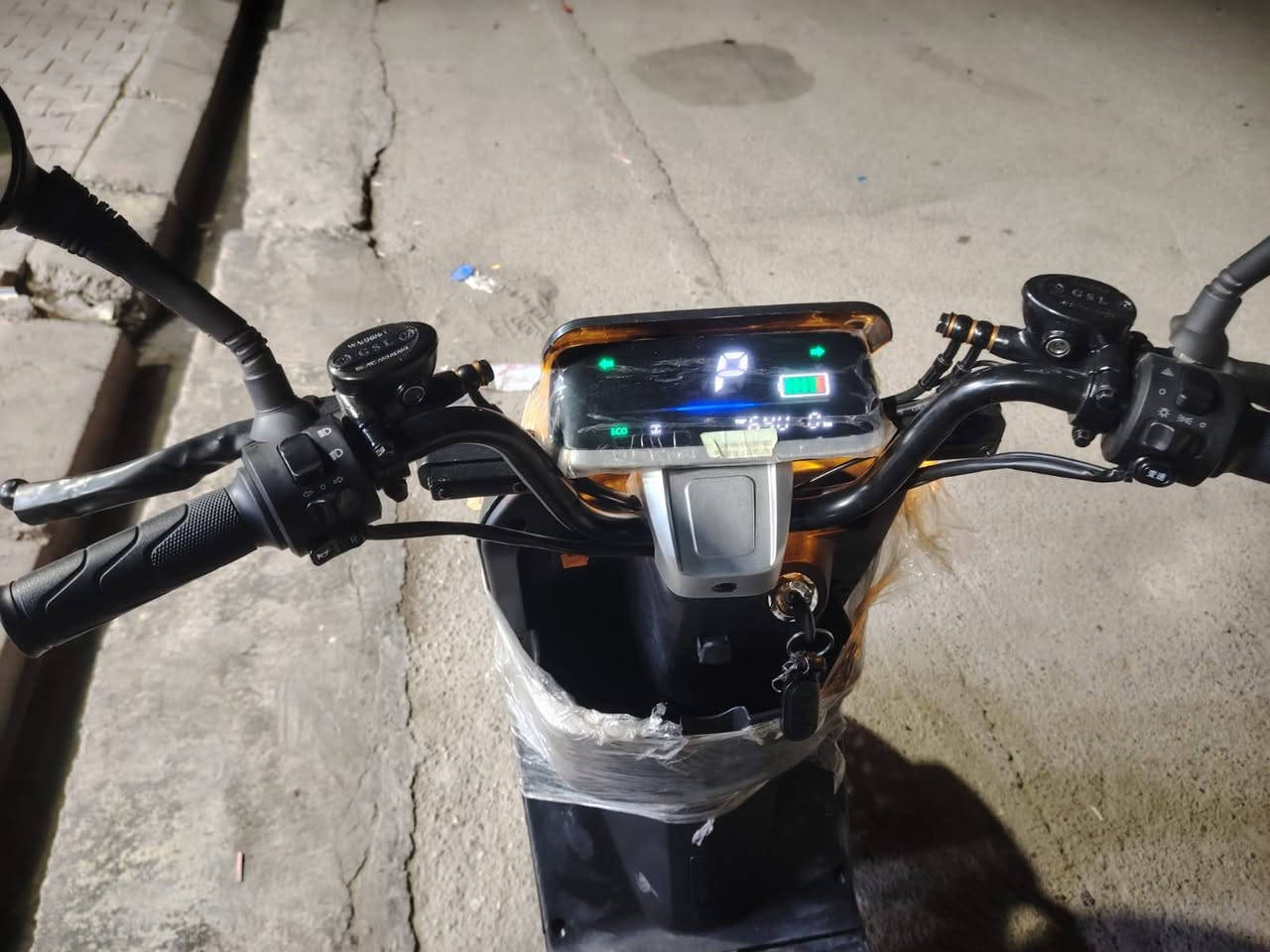 شركهA8T
2بطاريات

قوه الملف 2000

اشاير يمن ويسار شغالات 

بلوتوث شغال 

سرعته 99 حقيقي 60 

 وبيه قاعده لشحن التليفون 

البايسكل صبانه ما طاخته 

اي عيب ما بيه كله بل شرط 

السعر 650 وبي مجال للشراي 

متواجد خاص درجه لوك أقل من شهر طالع


**إذا كنت صاحب هذا الإعلان وتريد حذفه لأي سبب، رجاءا أرسل رسالة إلى الدعم الفني**