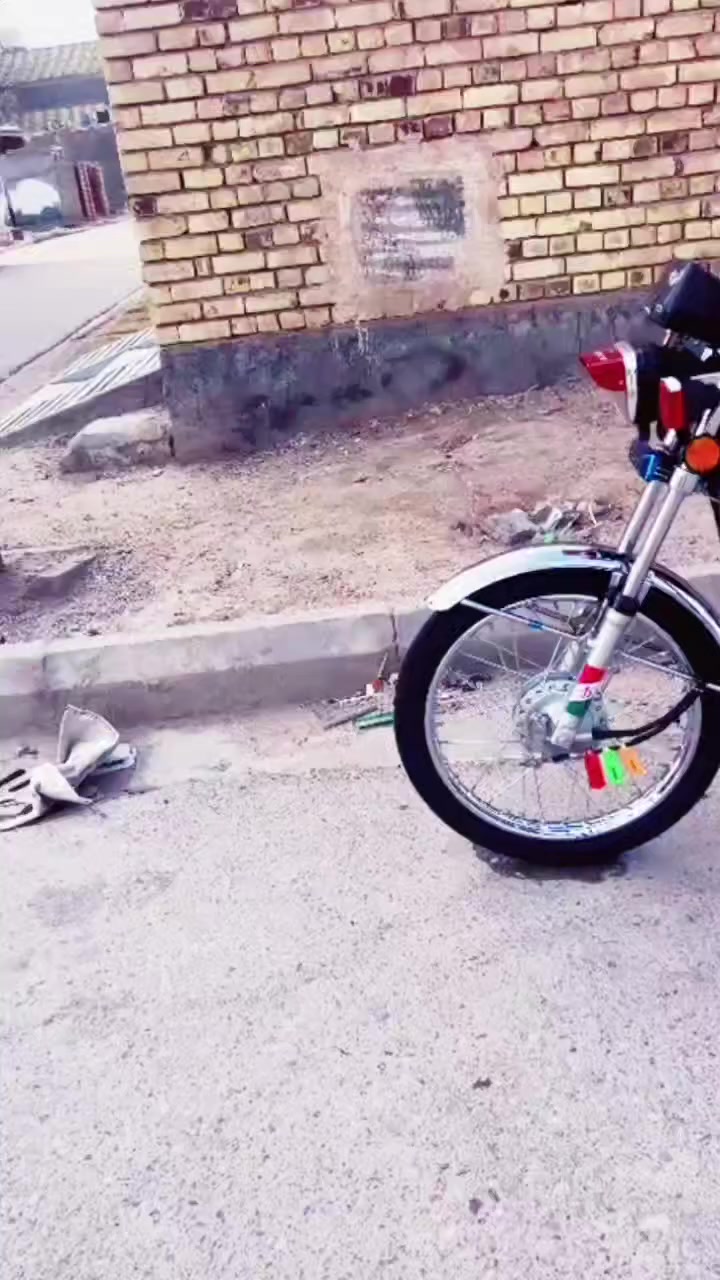 سلام عليكم دراجه للبيع سكنر اول تبديله دهن دراجه جديده مكاني حي الرفاق الشراي يتصل ***********
