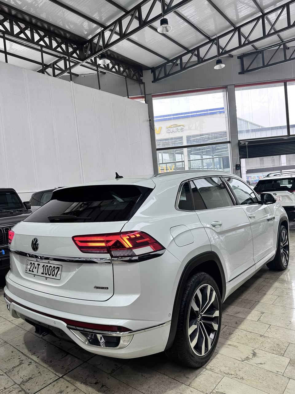 وصول الجديد فولكسفاغن اطلس SEL R_LINE PREMIUM CROS SPORT  محرك V6 تنفس طبيعي سيارة فول مواصفات واحد على واحد 

رقم السيارة : اربيل  
موقع السيارة : دهوك 
نوع السيارة : اطلس كروز سبورت ار لاين بريميوم اعلى فئة 
موديل السيارة : 2023
المسافة المقطوعة: 32.000 ميل 

مواصفات: 1/1 

بصمة تشغيل 
بصمة ابواب 
تشغيل عن البعد 
كراسي جلد كهربائي وخزن 
كراسي تدفئة وتبريد 
كراسي خلفية تدفئة 
اوتو بارك 
شاحن وايرلاس للجوال 
مداخل USB وتايبسي 
بانوراما 
صندوك كهربائي 
حساسات امامية خلفية 
كاميرات فتل 360 درجة 
سستم سماعات Fender Premium
لايت زينون LED مع عدسة متحركة ترحيب 
ستيرن تدفئة 
نظام اوتو ستوب 
رادارت فتل 
رادار مانع تصادم انامي 
رادار خلفي 
رادار خروح عن المسار 
رادار نقطة عمياء جانبي مري 
كيجات الكترونية مع حزمة اشكال 
صندوك كهربائي 
الابواب اضاءة ترحيب علامة فولكسفاغن 
مودات القيادة ثلج + ايكو + نورمال + كوستوم 
مرايات قابلة للطوي كهربائي 
ستاير خلفية بردات 
هوك خلفي 
دفع رباعي فورمتيك 
الويل 21 اينج 

سيارة بيها بعد مواصفات عديدة 

ملاحظات: بدون صبغ كفالة عامة كلين تايتل سيارة جديدة 
للأستفسار :

السعر 36.000$ 

***********
***********
