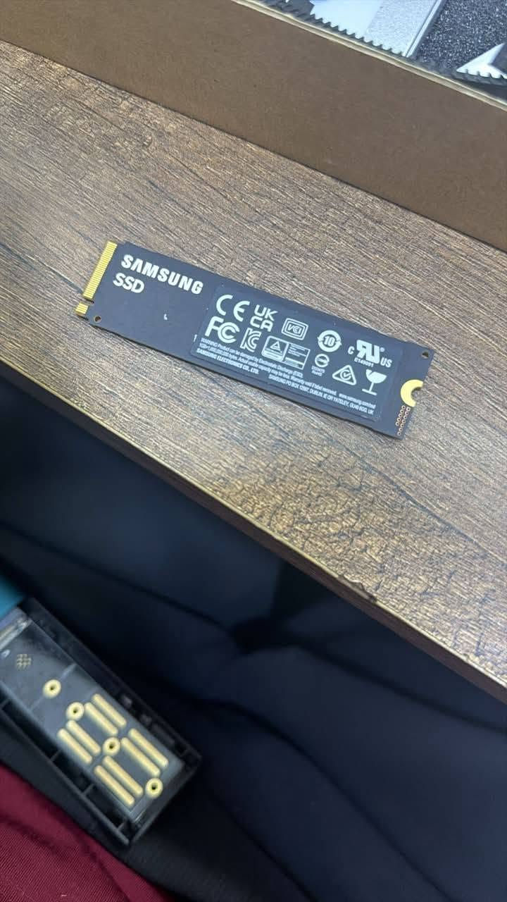 سامسونج ssd 2tb جديد ما مستخدم
السعر 350 شامل التوصيل
سرعة قراءة و كتابة 7000
للتواصل ***********
