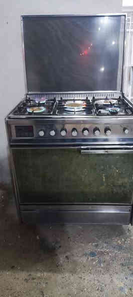 السلام عليكم 
طباخ مستعمل نضيف كلشي شغال حجم كبير 5 عيون والفرن شغال هم وما ناقصه اي شي 
العنوان العزه القديمه
رقم ***********
سعر 140 بي مجال
